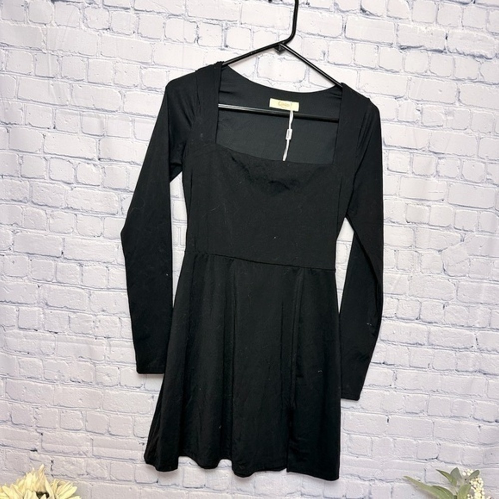 Be the Life of the Party with Quinsen’s Sexy Black Peplum Dress
